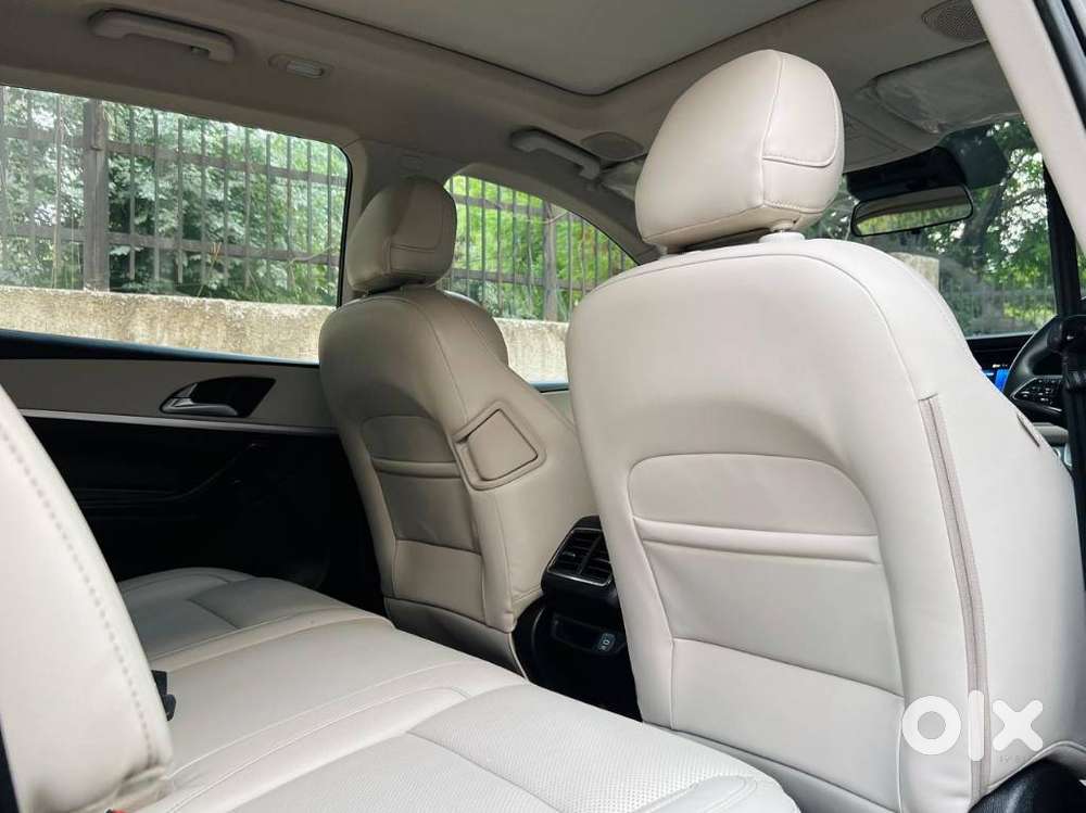 Mahindra Xuv700 2.0 Ax 7 Petrol At Luxury Pack Str, 2024, Petrol