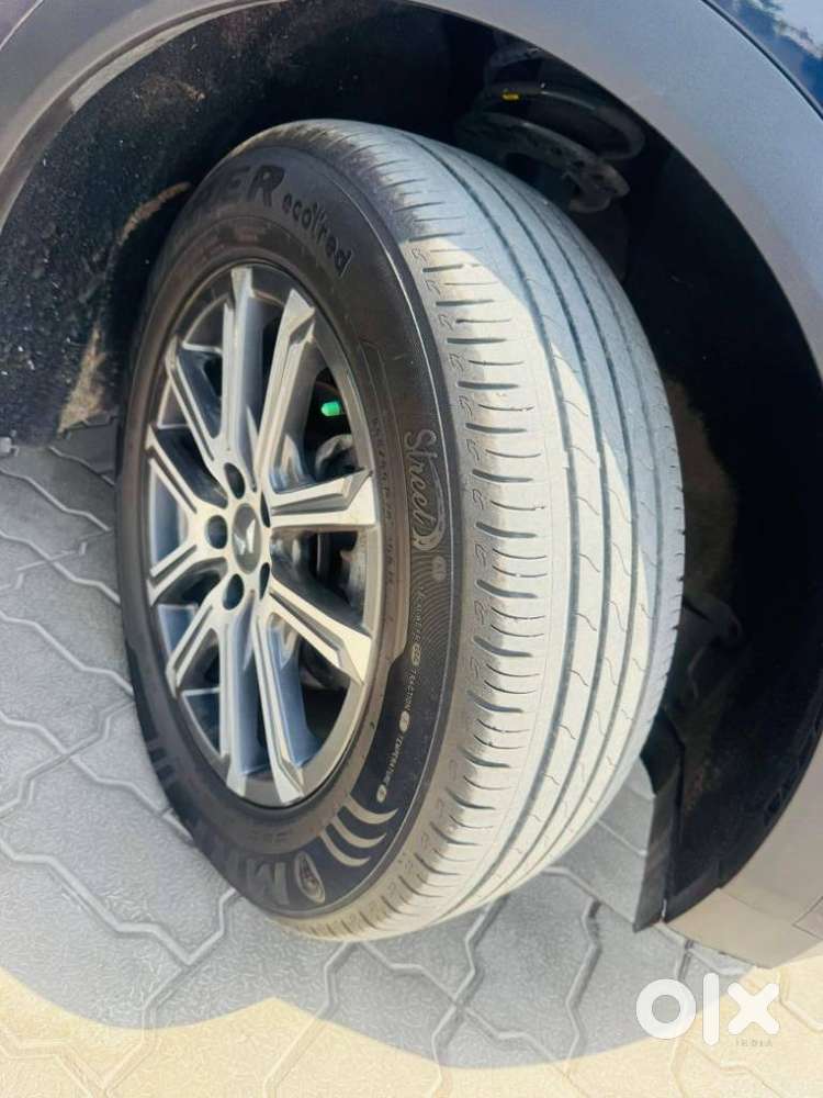 Mahindra Xuv700 2.2 Ax 7 Diesel At Luxury Pack Str Awd, 2022, Diesel