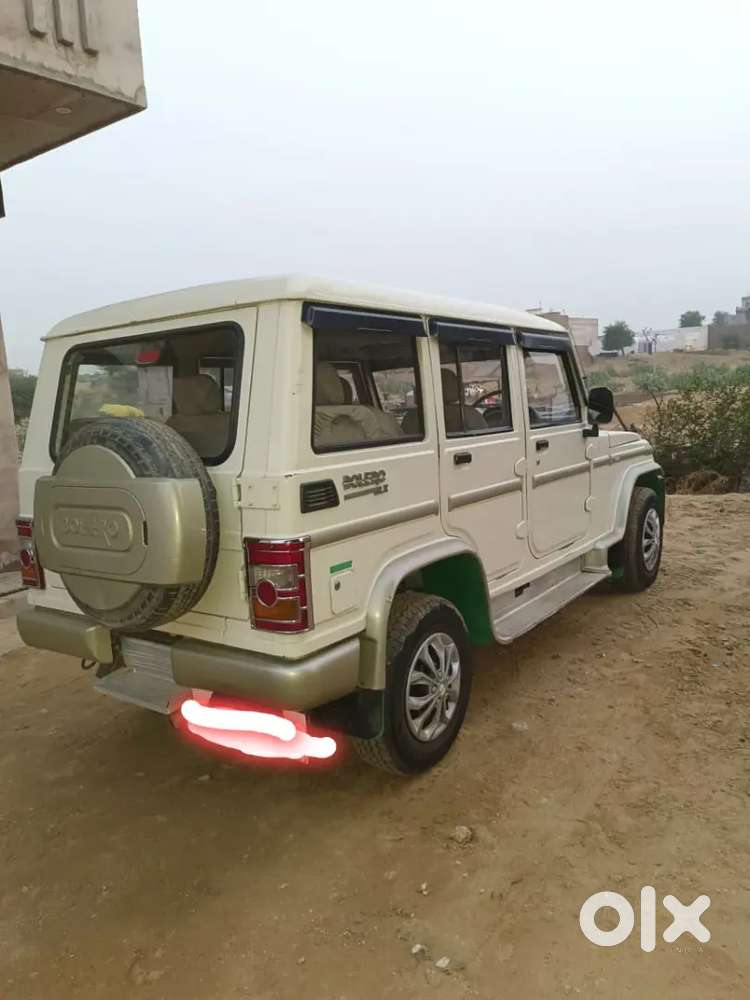 बोलेरो Slx  Di टर्बो गाड़ी है जिसको बेचना है