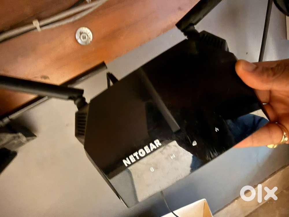 NETGEAR AC1200 Dual-Band WiFi Router (R6120)  Dual Band + Adapter