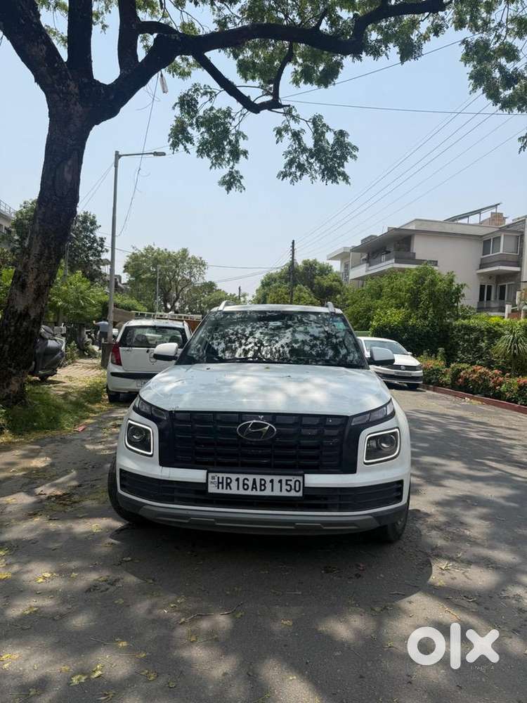 Hyundai Venue 2023 Petrol  Well Maintained