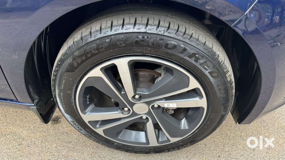 Tata Altroz Xz, 2025, Petrol