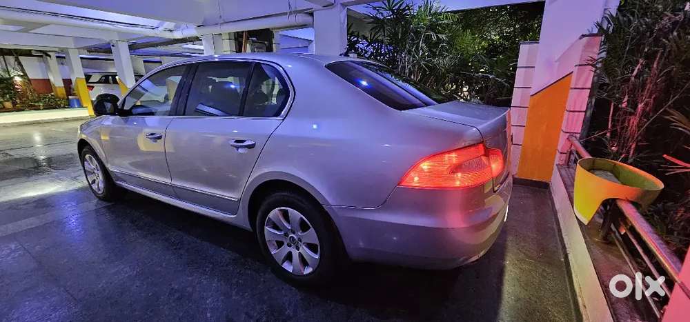 Skoda Superb 2011 Diesel 80000 Km Driven