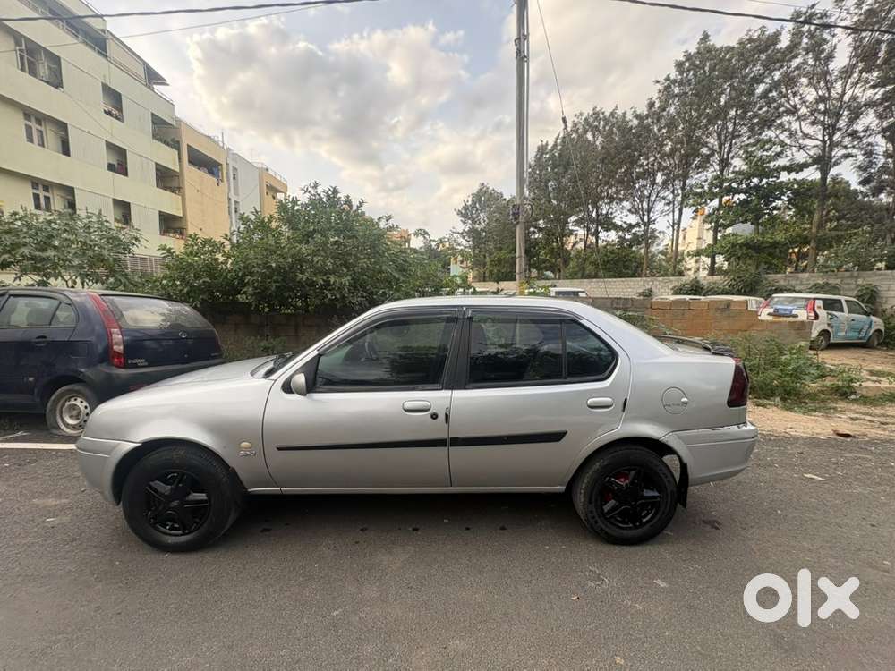 Ford Ikon Petrol Manual 2005 Km Driven