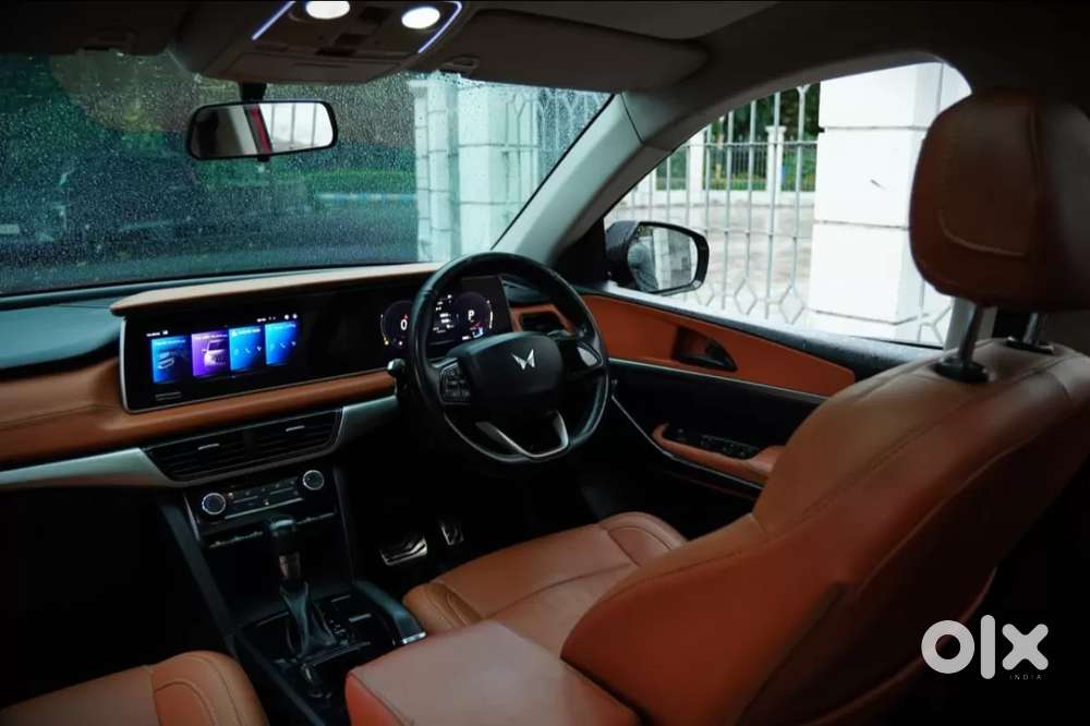 Mahindra Xuv700 2.0 Ax 5 Petrol At Str, 2022, Petrol