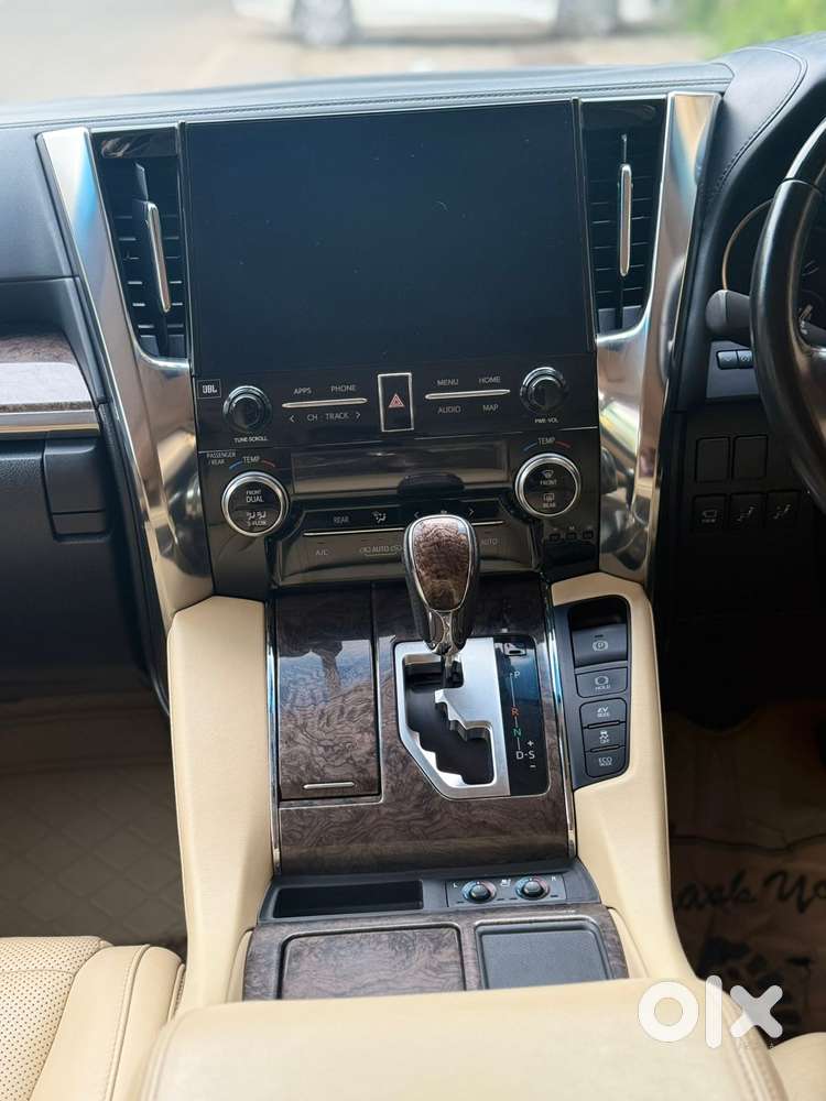 Toyota Vellfire 2.5 Executive Lounge, 2020, Petrol