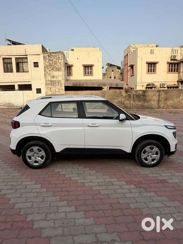 Hyundai Venue E, 2022, Cng & Hybrids