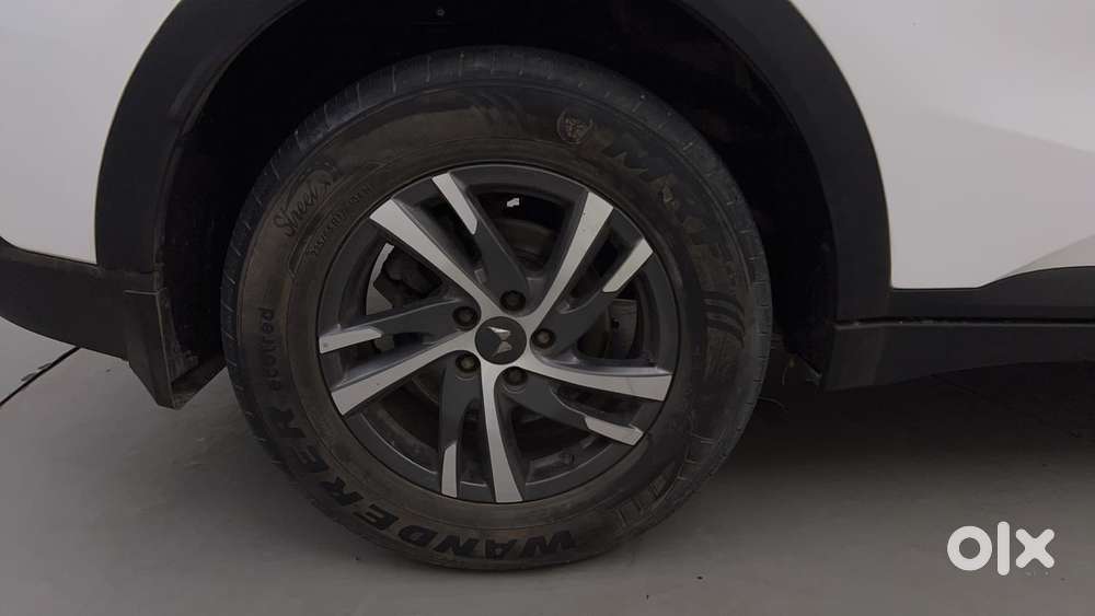 Mahindra Xuv700 2.0 Ax 5 Petrol At Str, 2022, Petrol