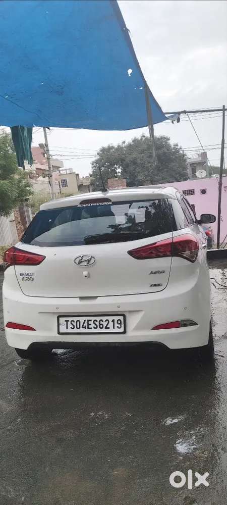Top Model , Push Start , Auto Ac, Alloy Wheels, Auto Lights