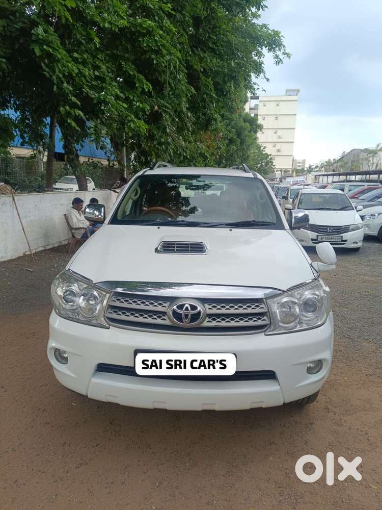 Toyota Fortuner 3.0 4x4 Manual, 2011