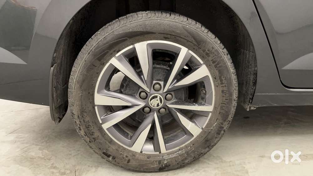 Skoda Slavia Style 1.0l Tsi At, 2022, Petrol
