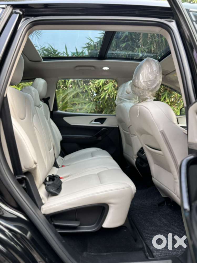 Mahindra Xuv700 2.2 Ax 7 Diesel Mt Luxury Pack Str, 2025, Diesel