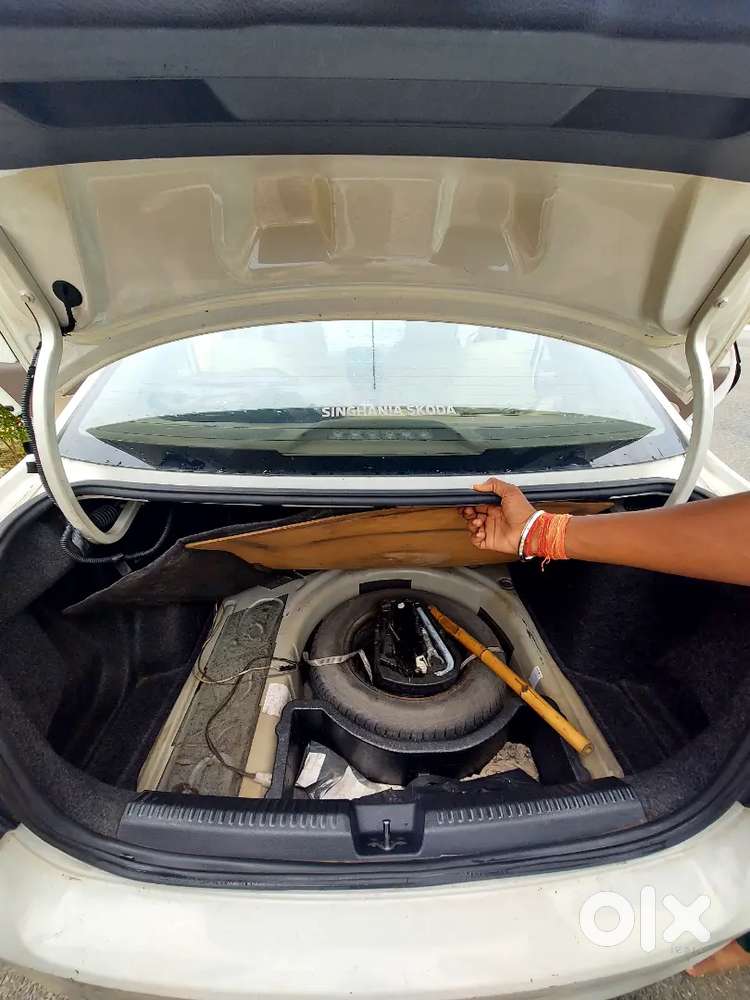 Skoda Rapid Elegance 2012