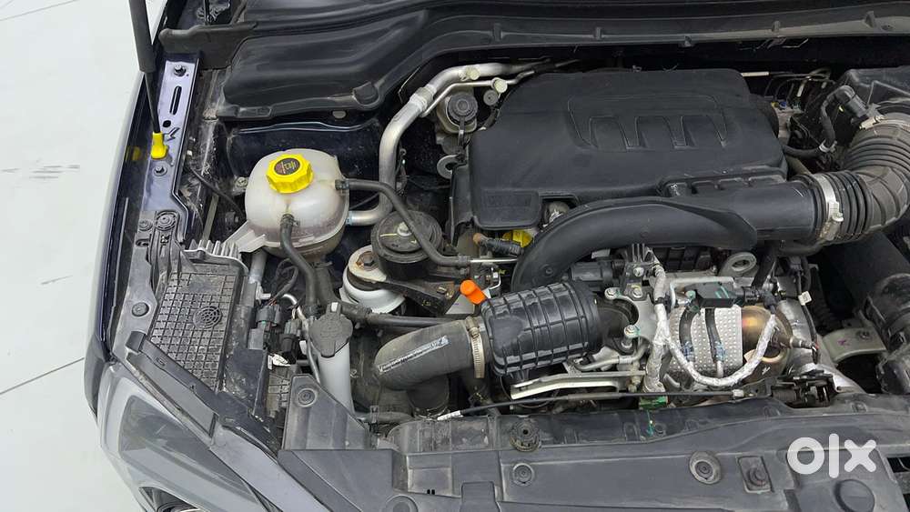 Mahindra Xuv 3xo Ax5l 1.2 Petrol At, 2025, Petrol
