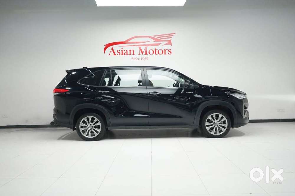 Toyota Innova Hycross 2.0 Zx (o) Hybrid 7 Str, 2023, Petrol