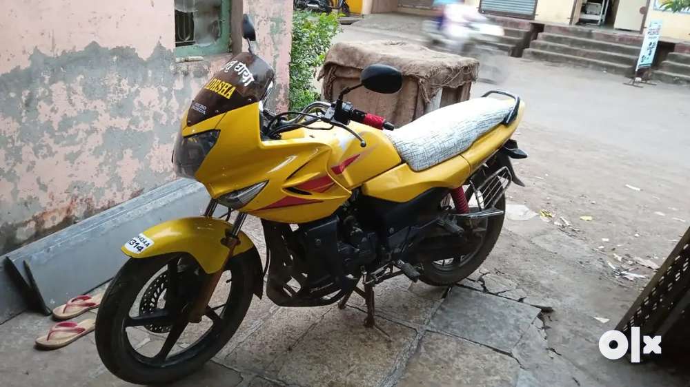 karizma r yellow colour