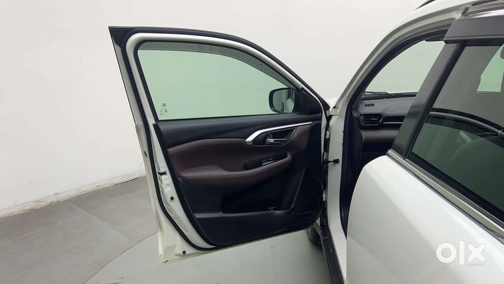 Maruti Suzuki Grand Vitara 1.5 Alpha Smart Hybrid At, 2023, Petrol