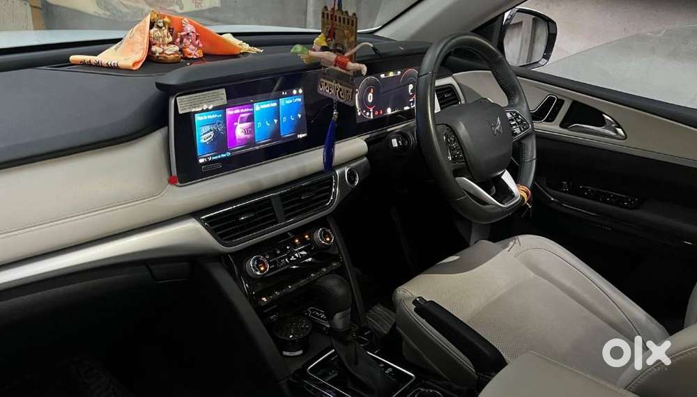 Mahindra Xuv700 2.2 Ax 7 Diesel At Str, 2025, Diesel
