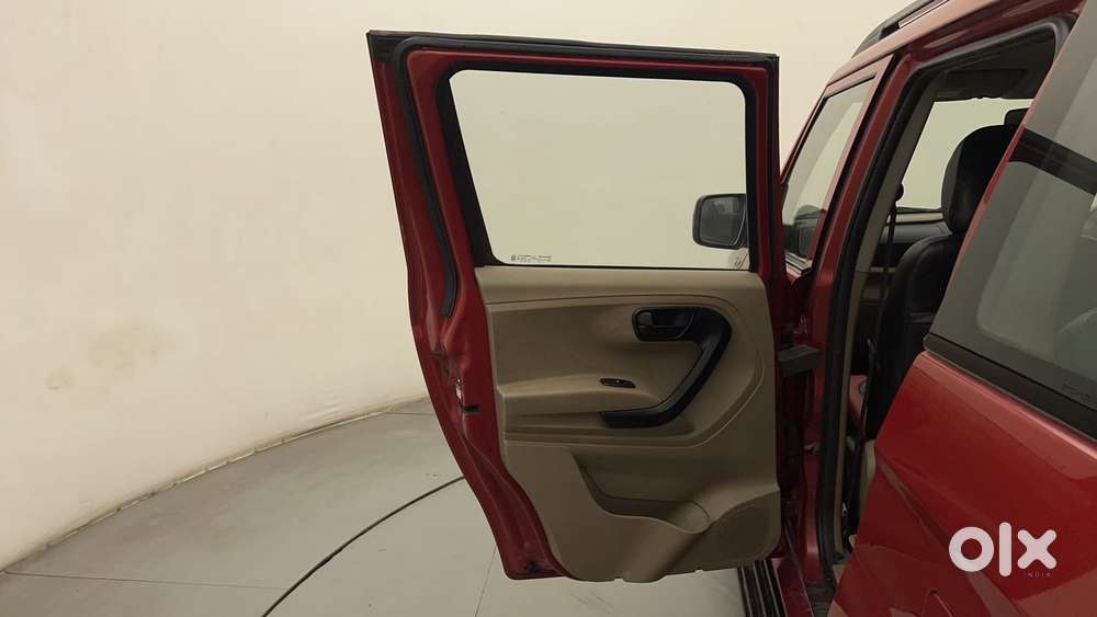 Mahindra Tuv 300 T6 Plus, 2017, Diesel