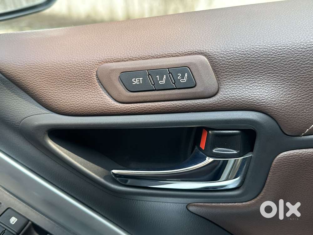 Toyota Innova Hycross