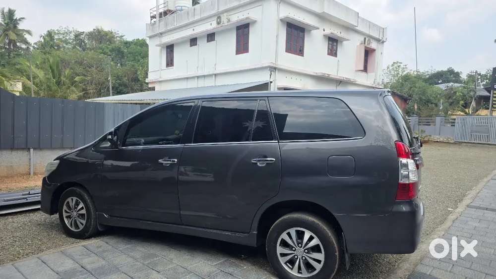 Toyota Innova 2015 Diesel 153000 Km Driven