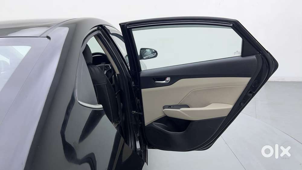 Hyundai Verna 1.5 Sx Ivt, 2022, Petrol