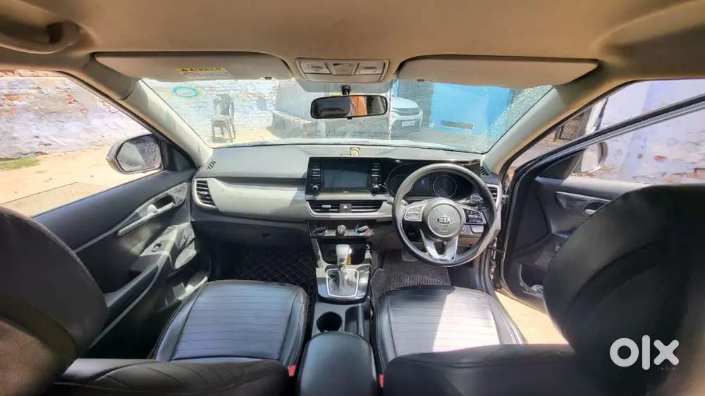 Brand: Kia
Model: Seltos 2020
Color: Grey / Steel Silver