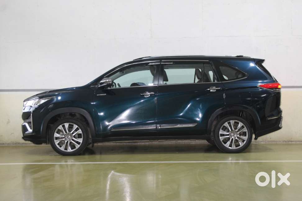 Toyota Innova Hycross 2.0 ZX (O) Hybrid 7 STR, 2023, Petrol