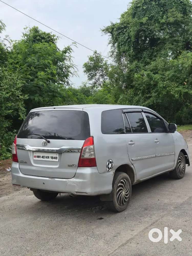 Toyota Innova 2011 Diesel 7-seater Car