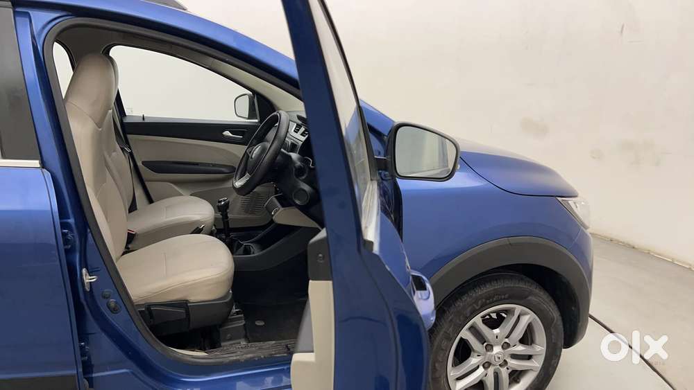 Renault Triber Rxz, 2022, Petrol