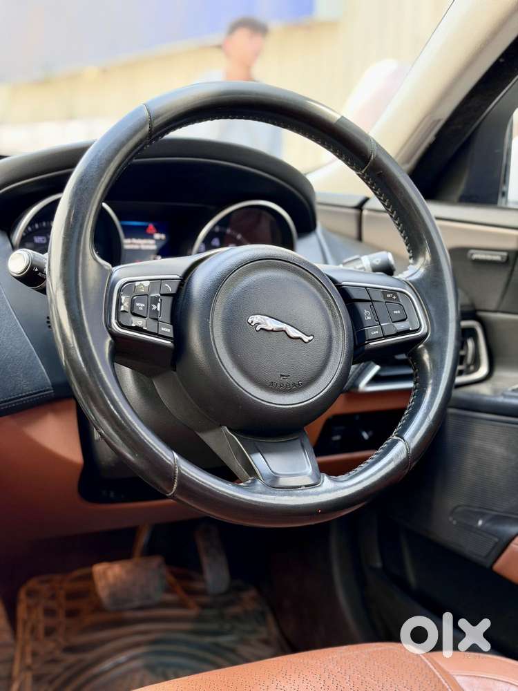 Jaguar Xe Portfolio, 2017, Petrol