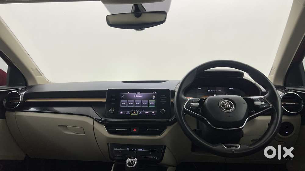 Skoda Slavia Style 1.0l Tsi Mt, 2023, Petrol