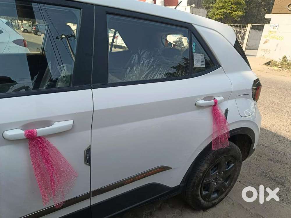 Hyundai Venue 2024 Petrol 10000 Km Driven