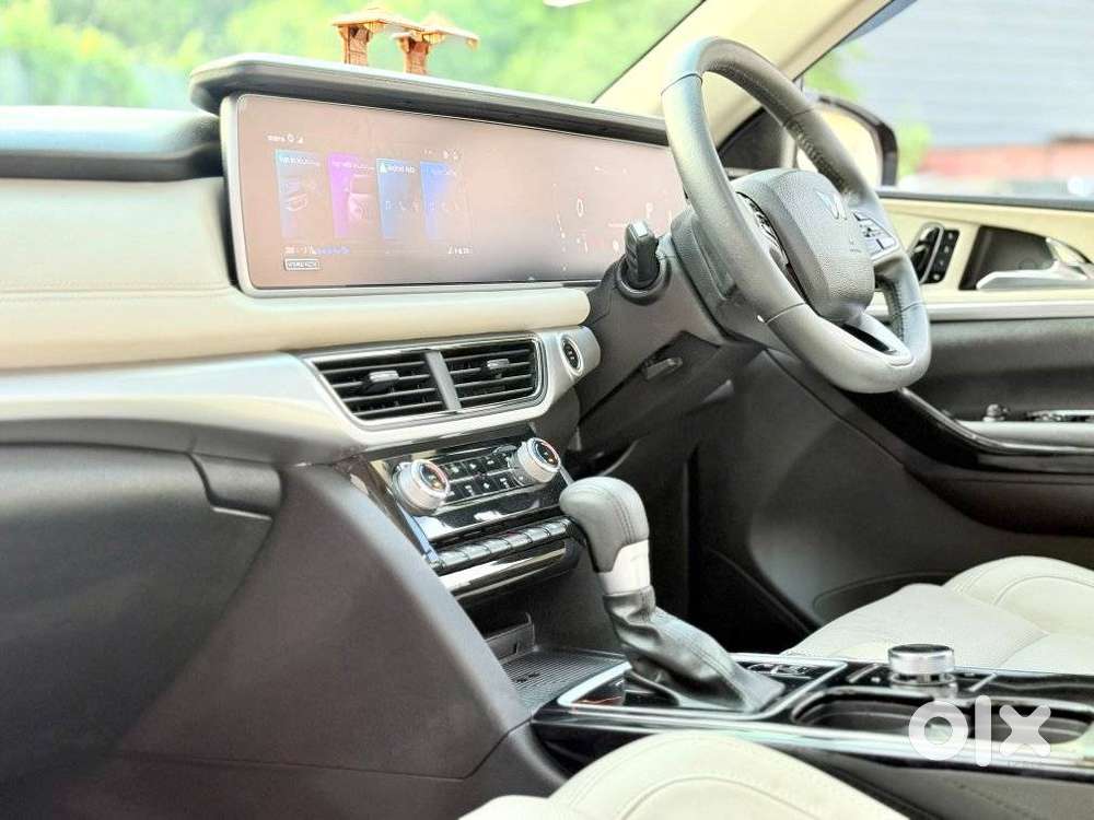Mahindra Xuv700 2.2 Ax 7 Diesel At Luxury Pack Str, 2025, Diesel