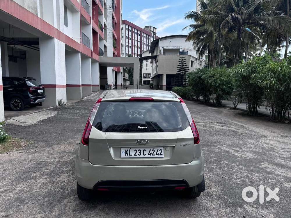 Ford Figo 2010 Petrol 140000 Km Driven
