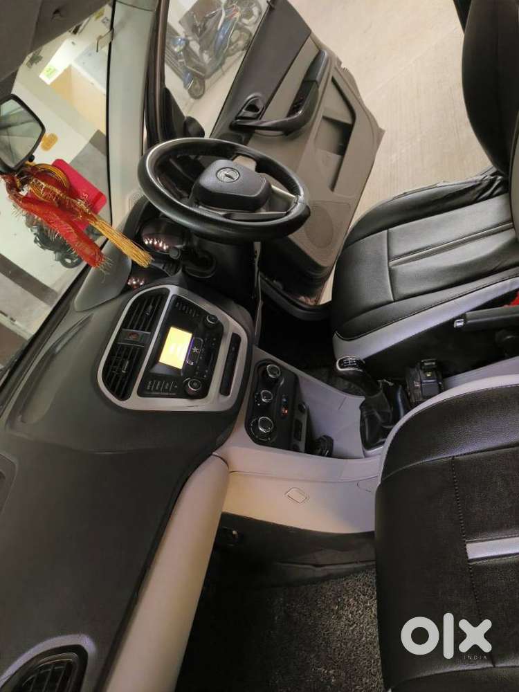 Tata Tiago 1.2 Revotron Xt (o), 2016, Petrol