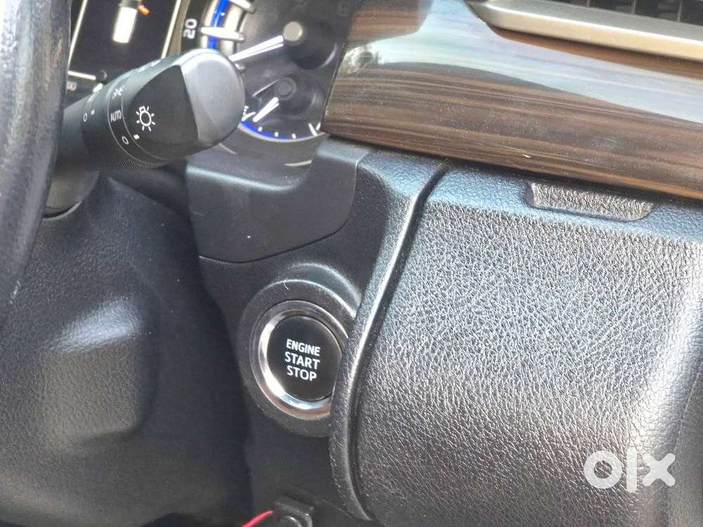 Toyota Innova Crysta 2.8 Zx At 7 Seater, 2016, Diesel