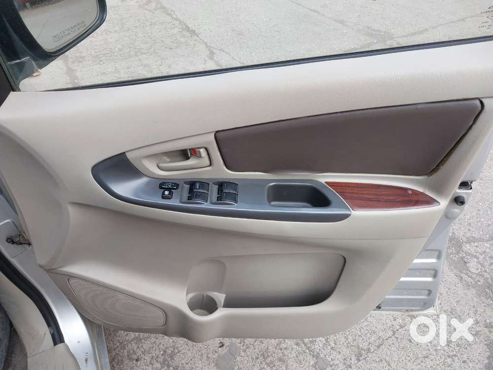 Toyota Innova 2.5 G (diesel) 8 Seater Bs Iv, 2010, Diesel