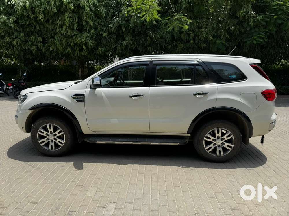 White Ford Endeavour Diesel July2018