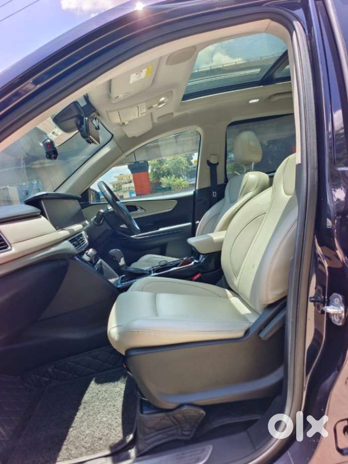 Mahindra Xuv700 2.2 Ax 7 Diesel At Luxury Pack Str Awd, 2022, Diesel