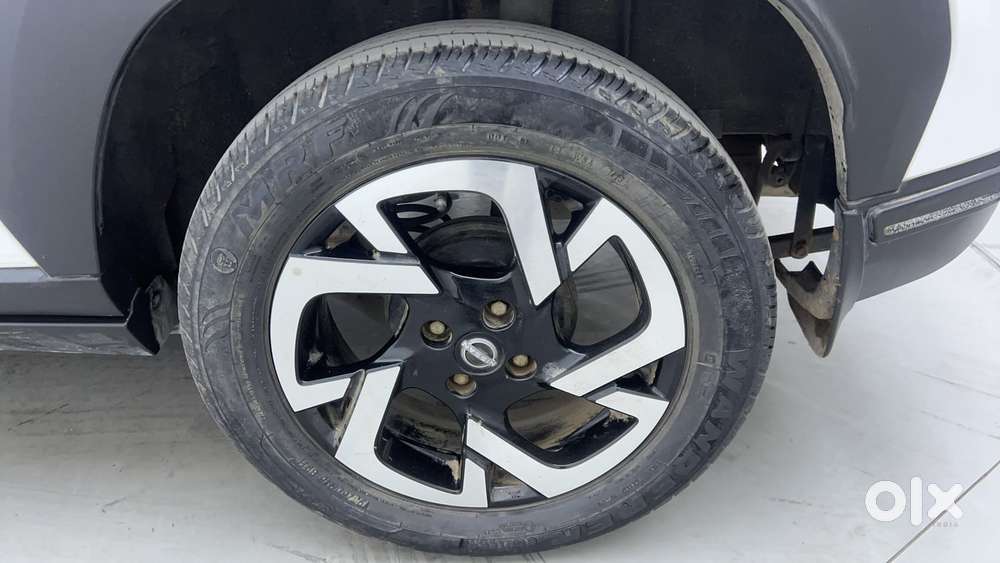 Nissan Magnite 1.0 Xv Premium, 2023, Petrol