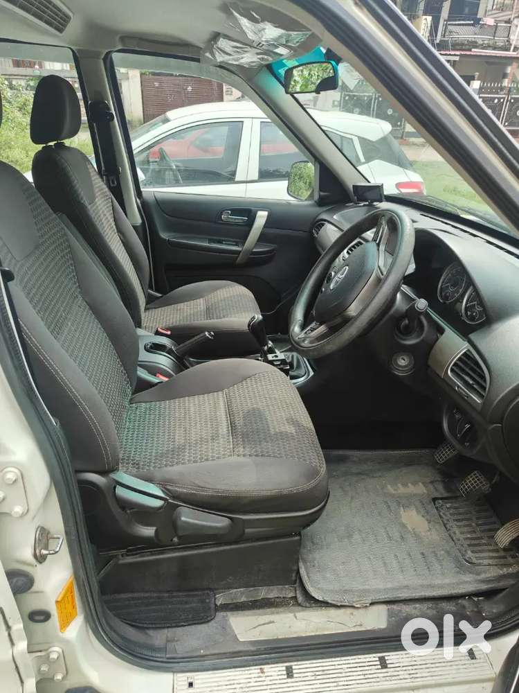 Tata Safari Storme 2015