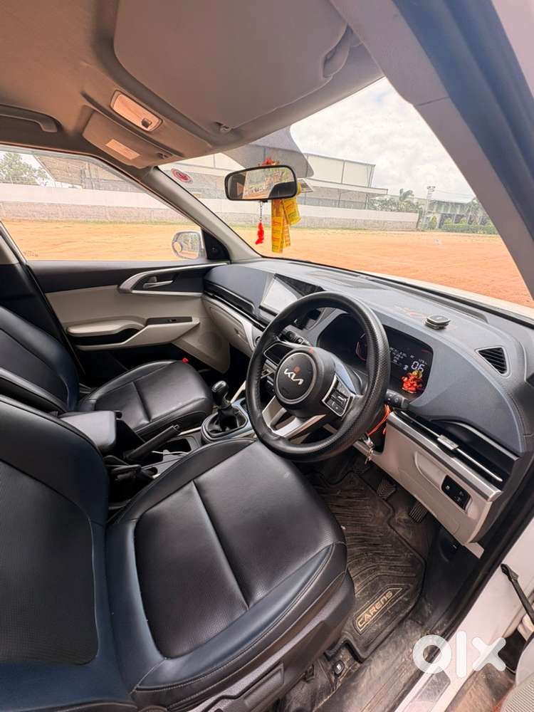 Kia Carens Petrol 2022 Km Driven