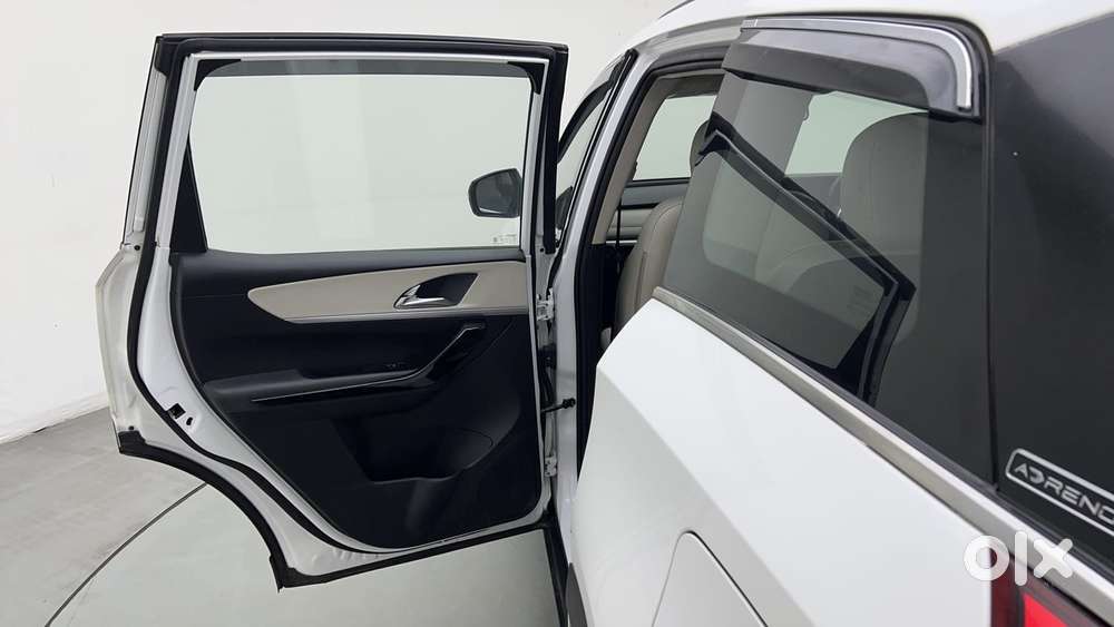 Mahindra Xuv700 2.0 Ax 7 Petrol At Luxury Pack Str, 2022, Petrol