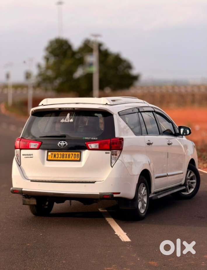 Toyota Innova Crysta [2020-ongoing] 2.4 Gx 8 Str, 2023, Diesel