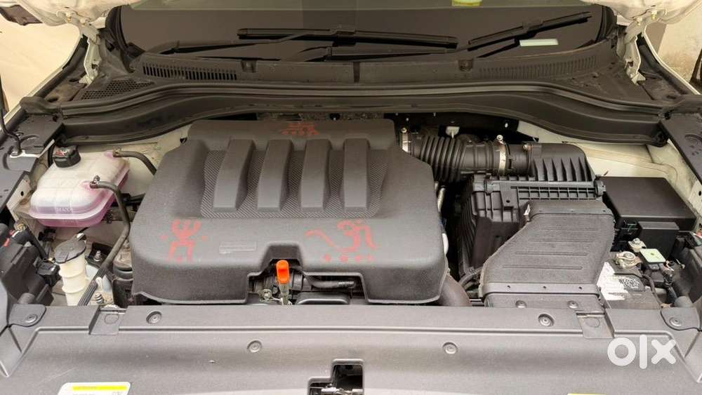 Mahindra Xuv700 2023 Petrol 5610 Km Driven