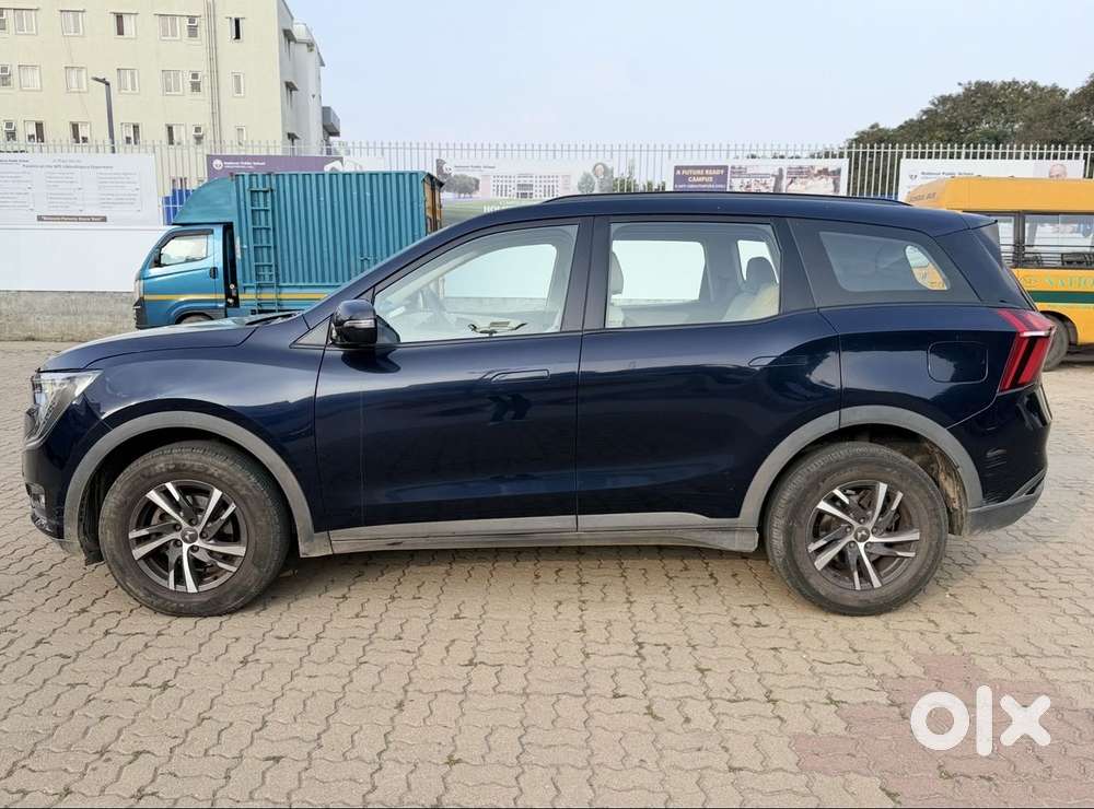 Mahindra Xuv700 2.0 Ax 5 Petrol At Str, 2022, Petrol