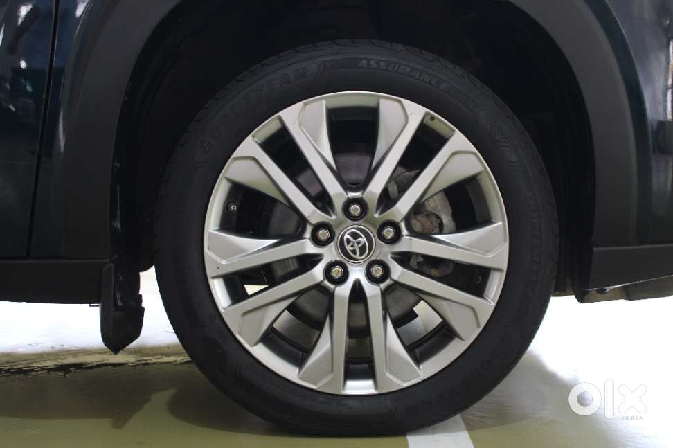 Toyota Innova Hycross 2.0 Zx (o) Hybrid 7 Str, 2023, Petrol