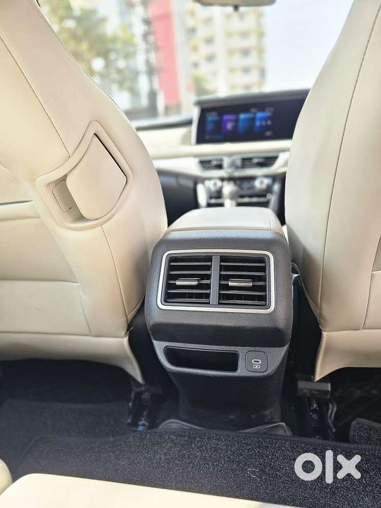 Mahindra Xuv700 Ax7l