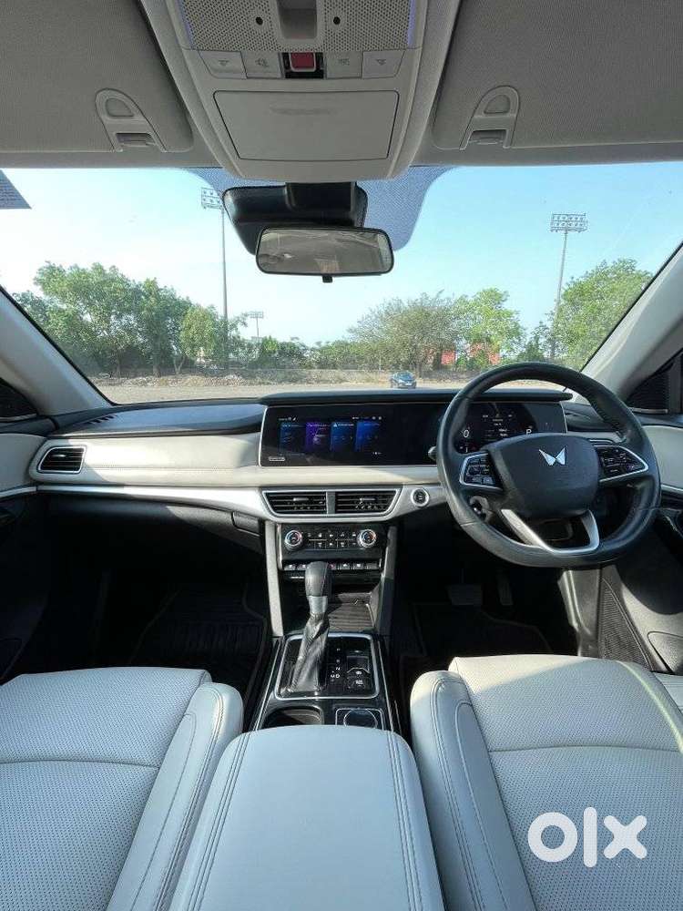 Mahindra Xuv700 2.0 Ax 7 Petrol At Luxury Pack Str, 2024, Petrol
